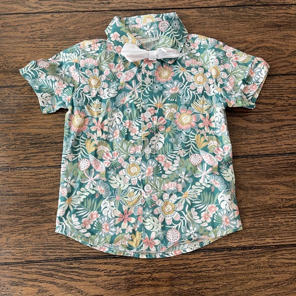 EUC Baby Boy Tropical button up shirt w/ white bow - Picture 1 of 2